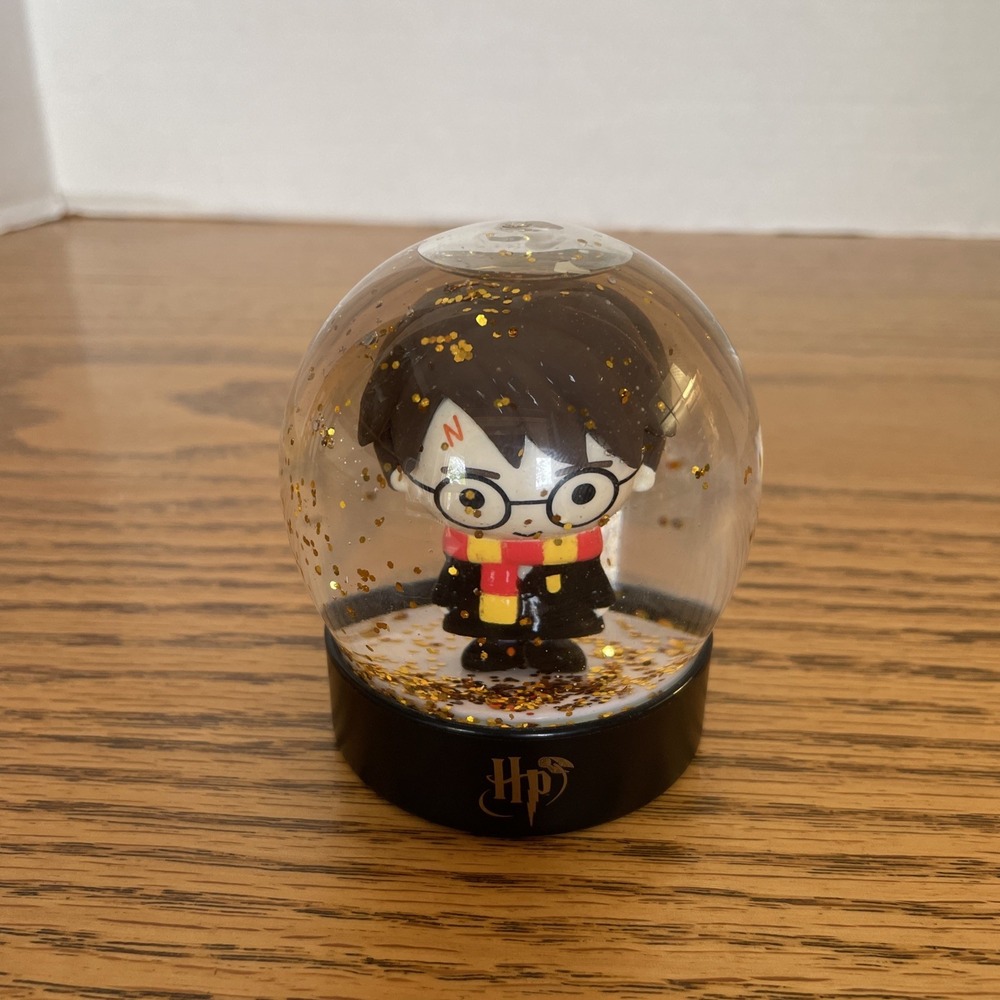 Harry‎ Potter Plastic Snow Globe with Gold Flakes by Paladone - Pre-Owned